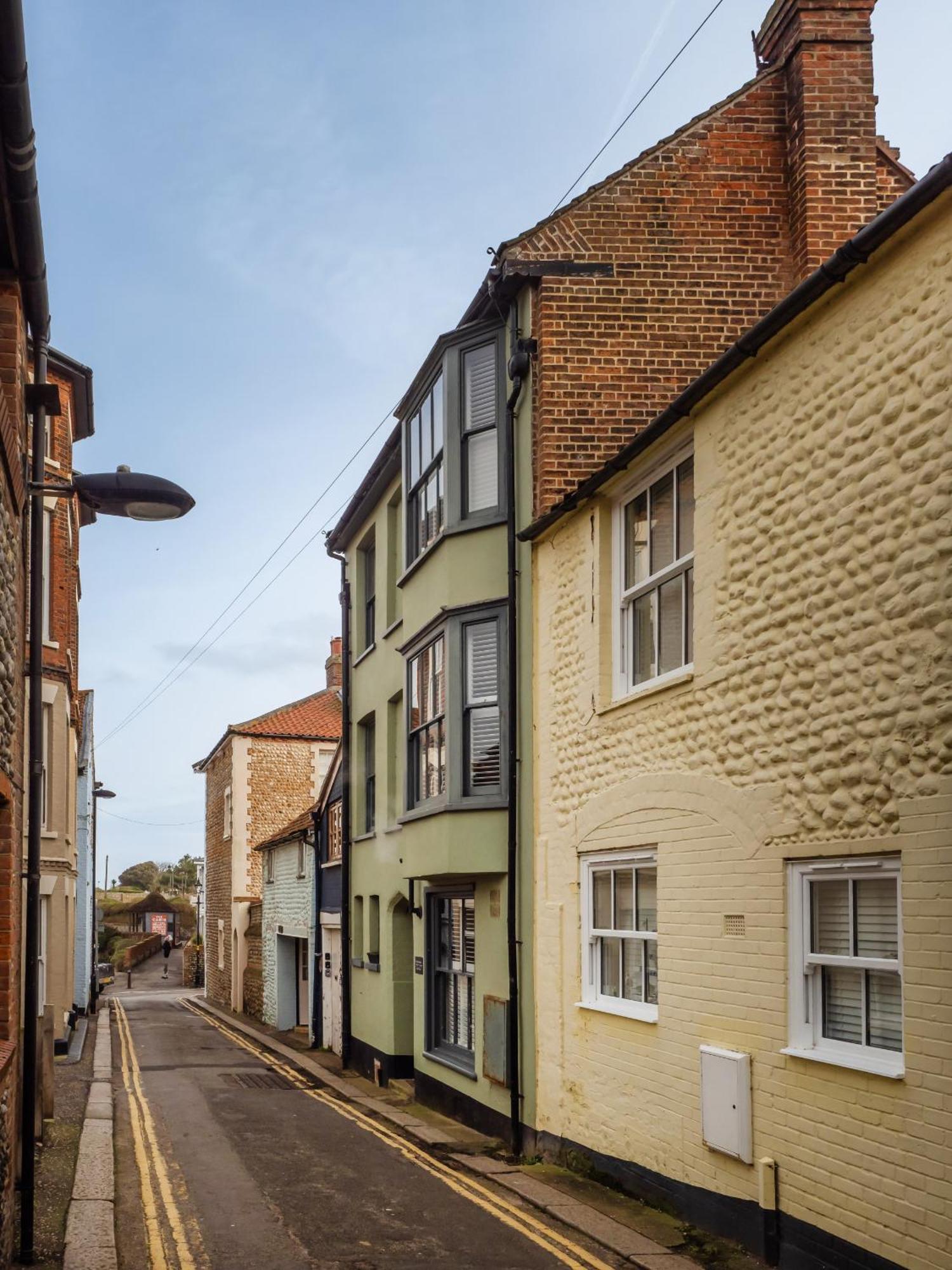 Finest Retreats - The Old Sunday School & Vestry Cromer